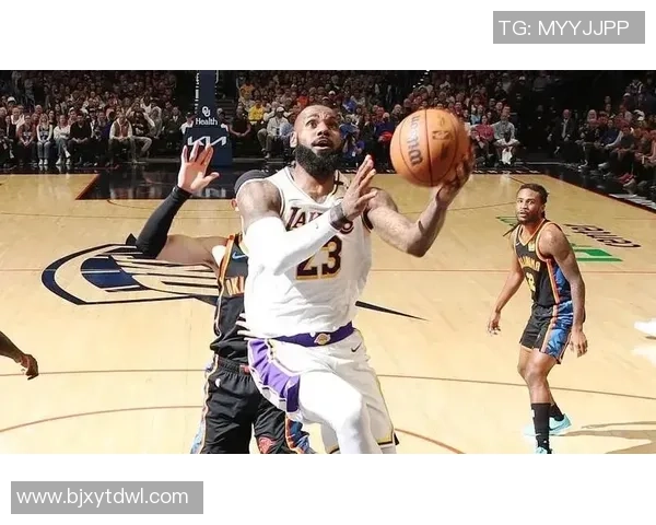 湖人对阵雷霆精彩回放NBA常规赛全场录像分享与分析